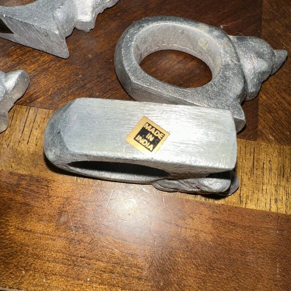 Vintage Napkin Rings Laying Cows Bulls Pewter Set of 5 Made in India - Picture 5 of 6